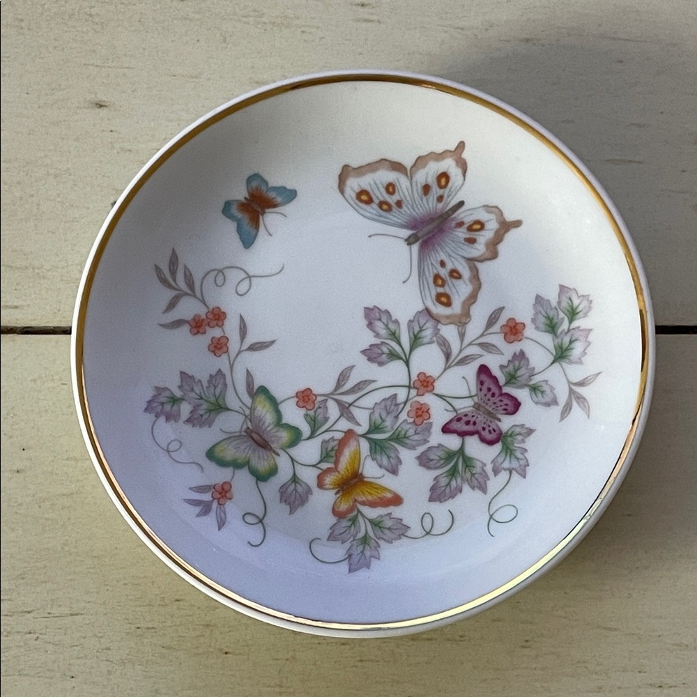 Avon 1979 Floral Butterfly Trinket Dish